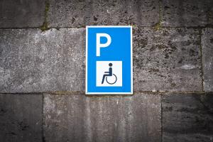 Chiedere il permesso per la circolazione e la sosta di veicoli per il trasporto dei disabili